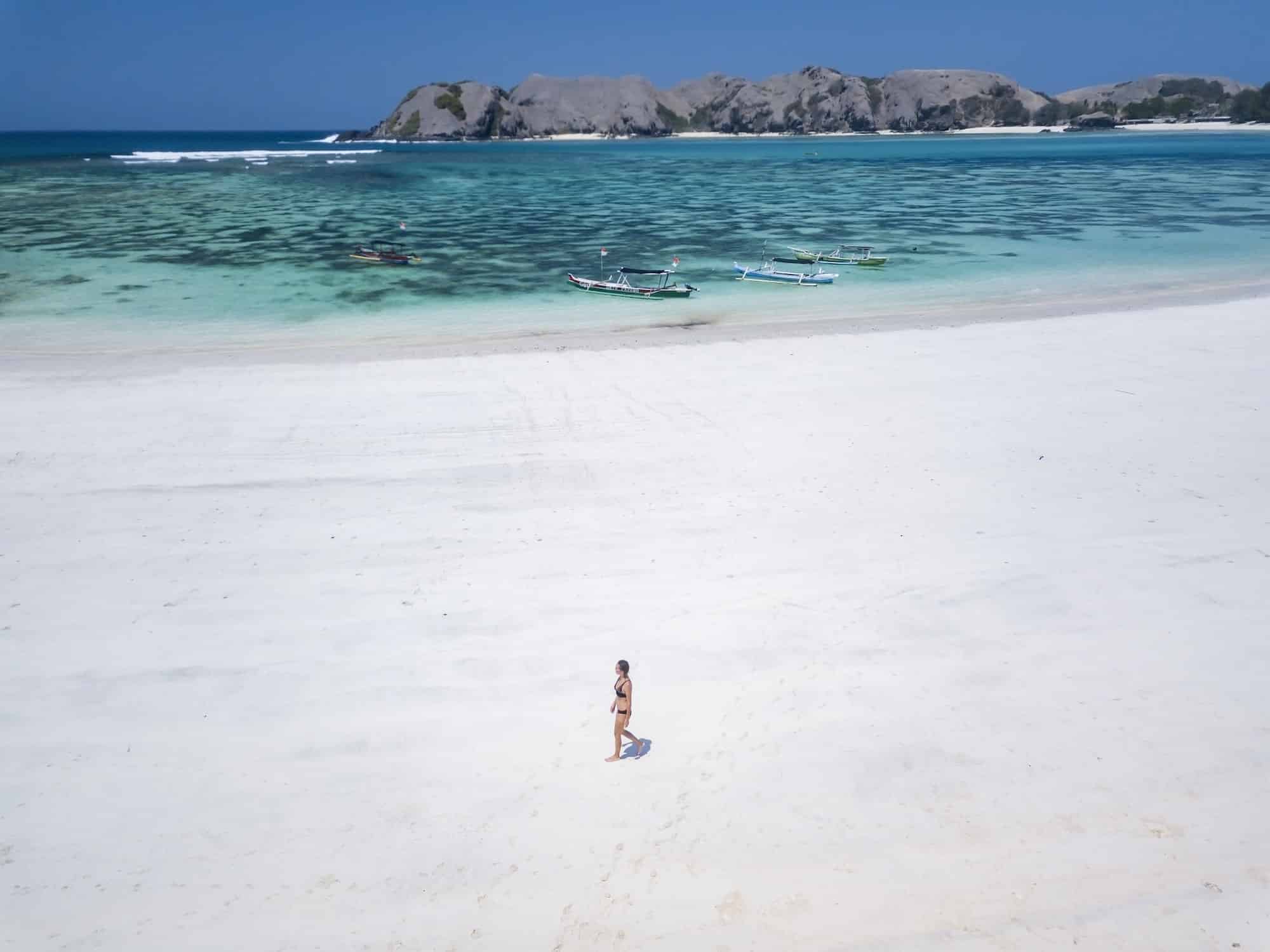 Indonesia, Lombok, young woman, beach stroll