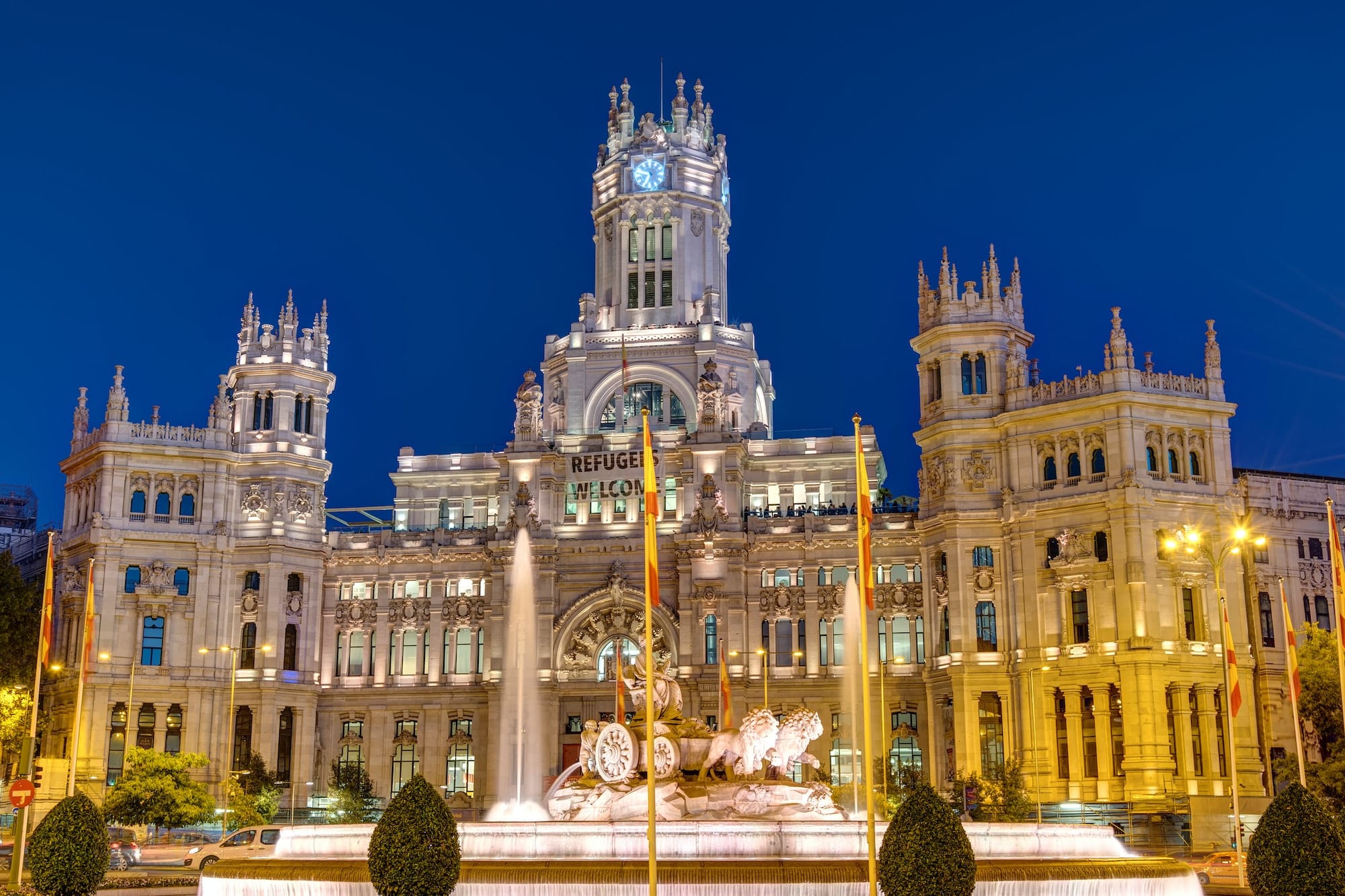Plaza de Cibeles in Madrid at night